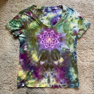 🌸Vibrant Ice Dyed Women’s Small T-shirt 🌈